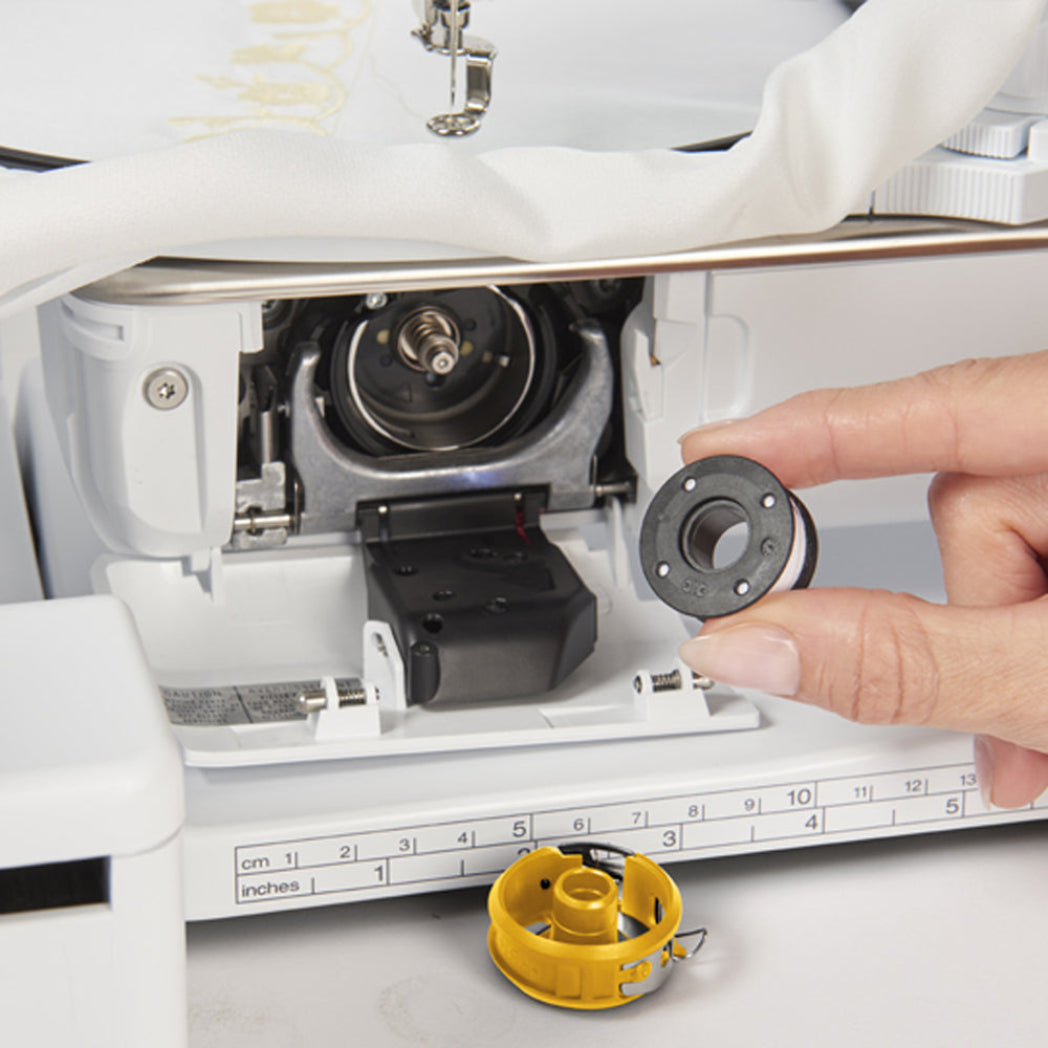 BERNINA B700 - bobbin and bobbin door 