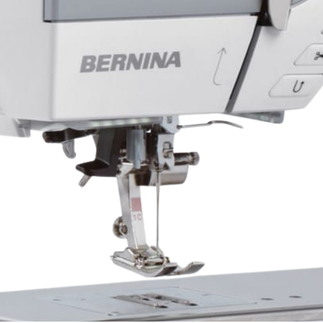 Bernina B720 sewing machine, needle and presser foot area detail