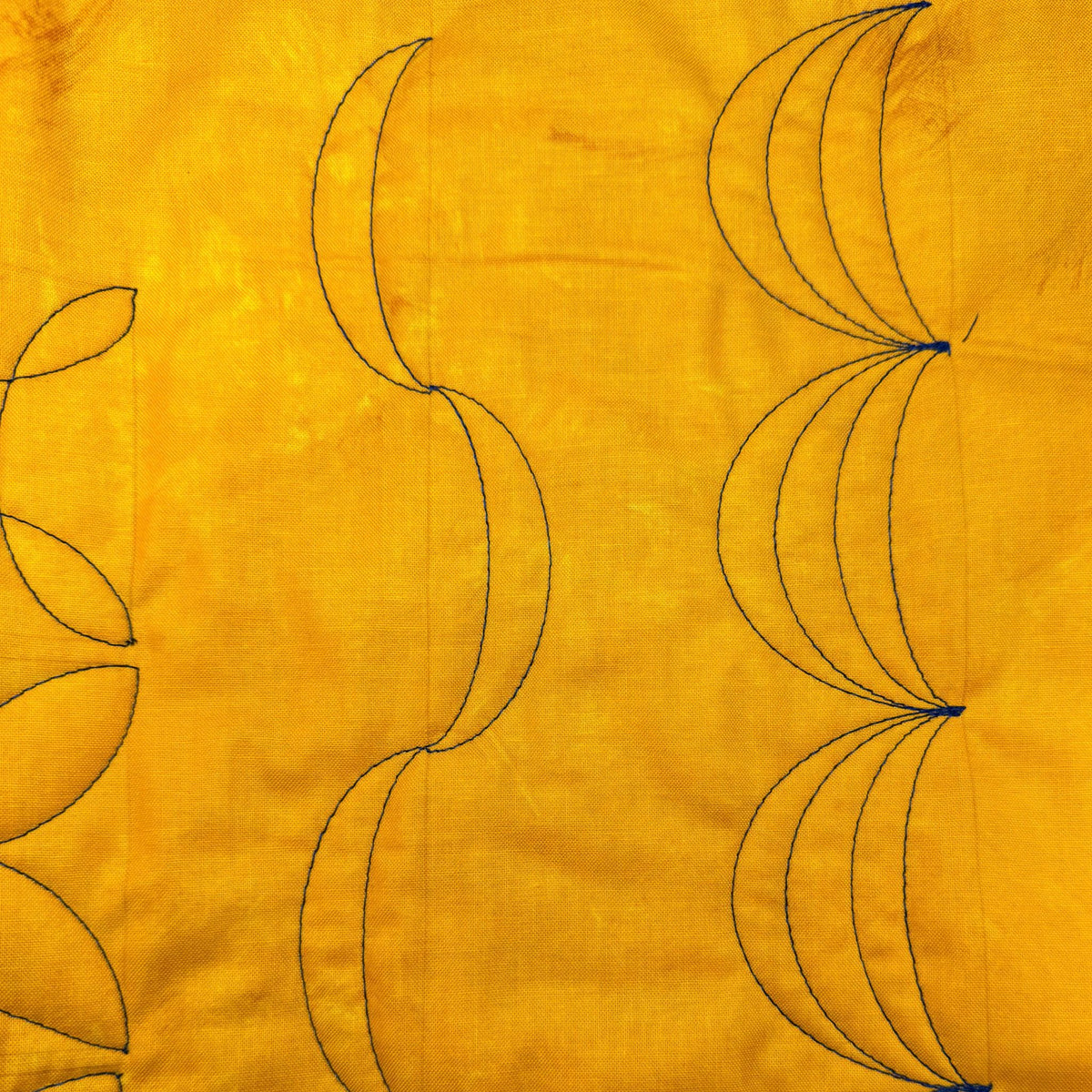 Oval Swag Chain - quilting sample detail view