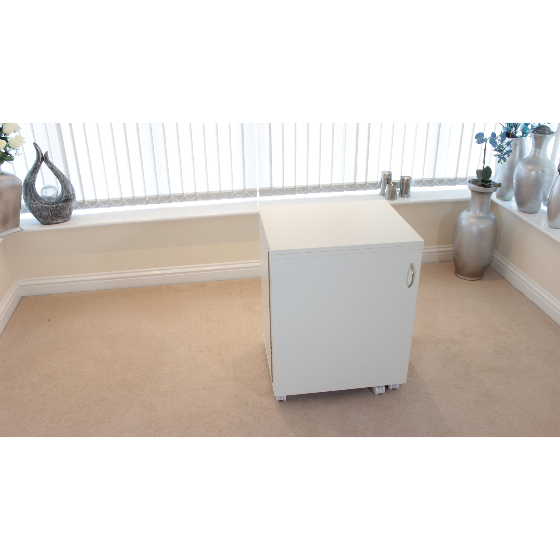 Horn Cub Plus cabinet closed for compact storage