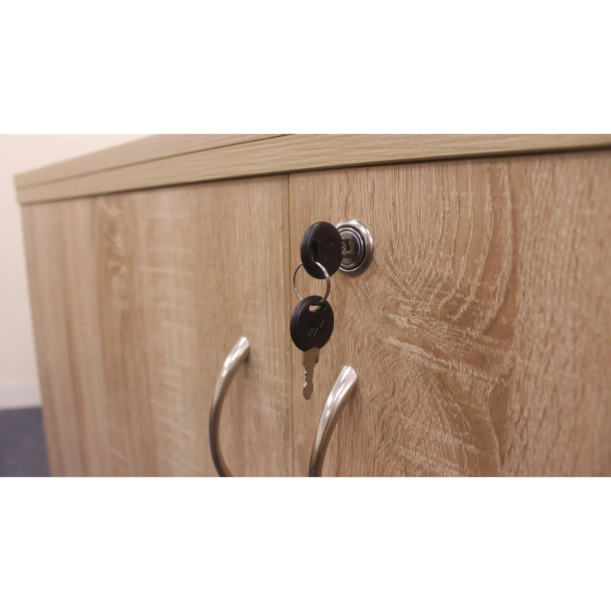 Horn Geni-e cabinet lockable door with key detail
