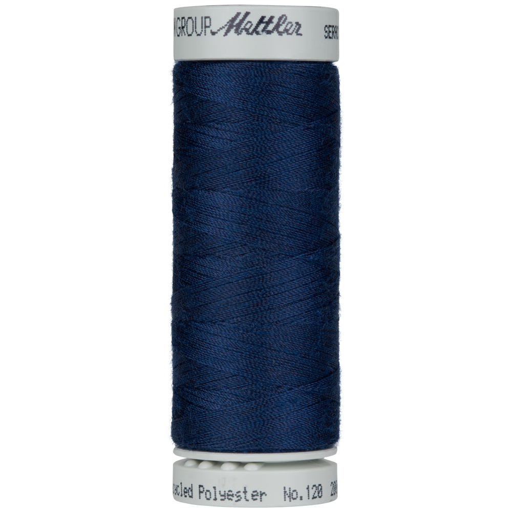 Mettler Seracycle sewing thread spool in Navy (825) - 71/2 200m