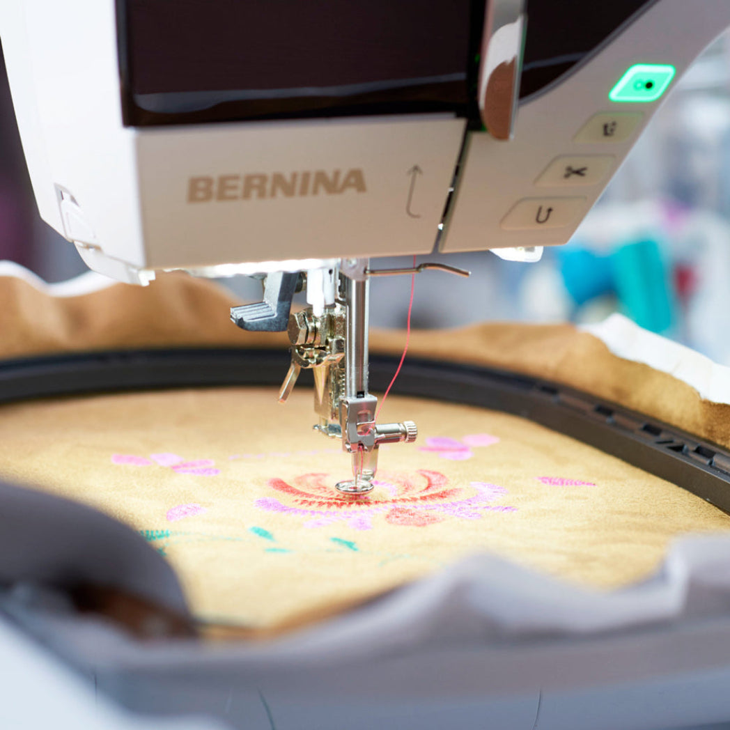 Bernina B790E Plus, needle and presser foot area detail