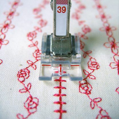 Bernina Foot 39V Embroidery Clear - presser foot for Bernina machines - close-up detail