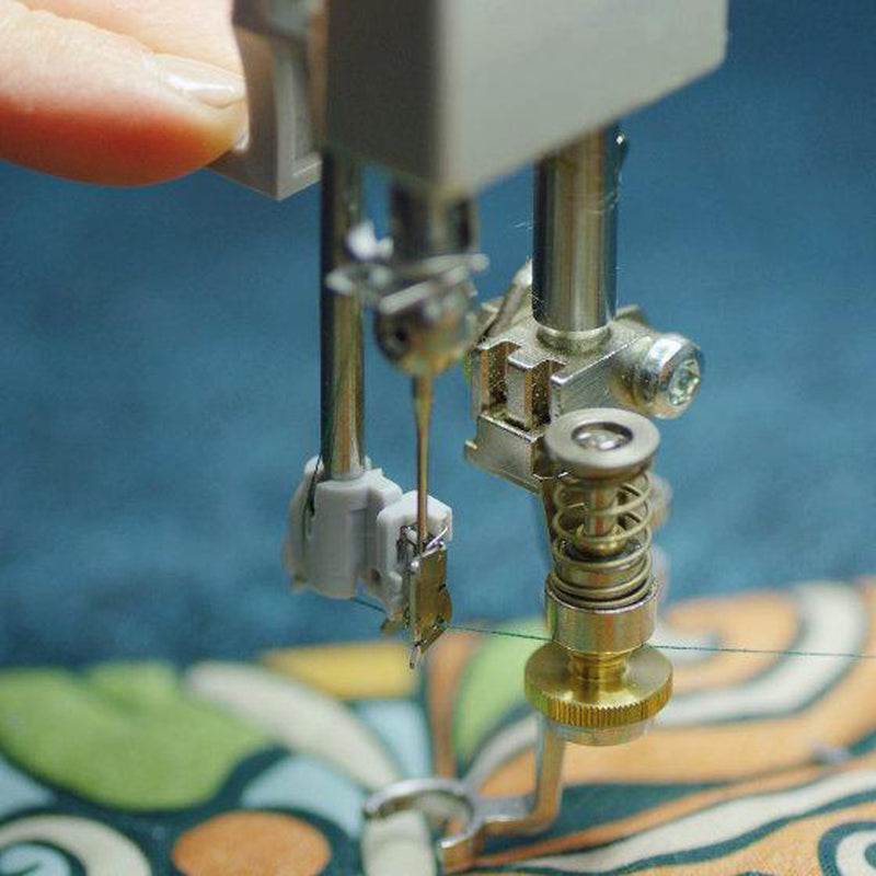 Bernina Longarm Quilting Q Series with Electric Lift Table